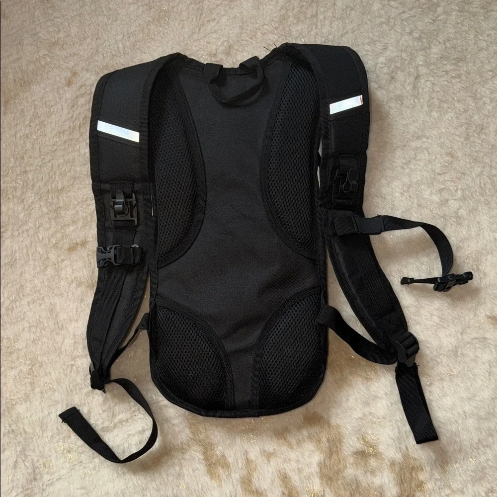 Water Buffalo Black and White Hydration Backpack 2Liters NEW!